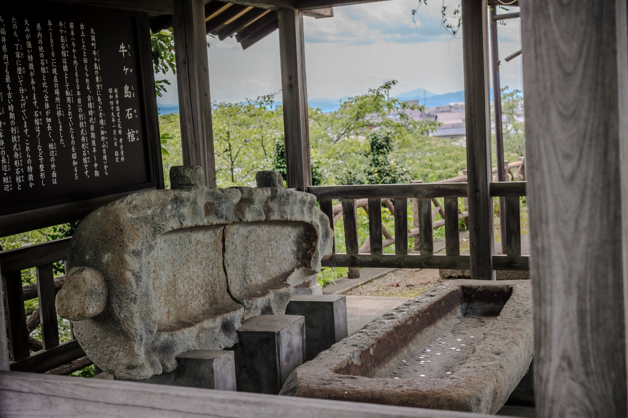 Boat-shaped Ushigashima stone coffin displayed on the Maruoka Castle hill.