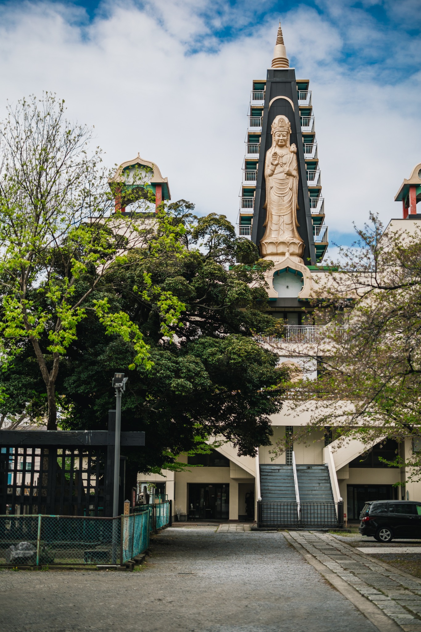 Entsuji Temple courtyard with the giant Kannon above and the historic Kuro-mon visible below.