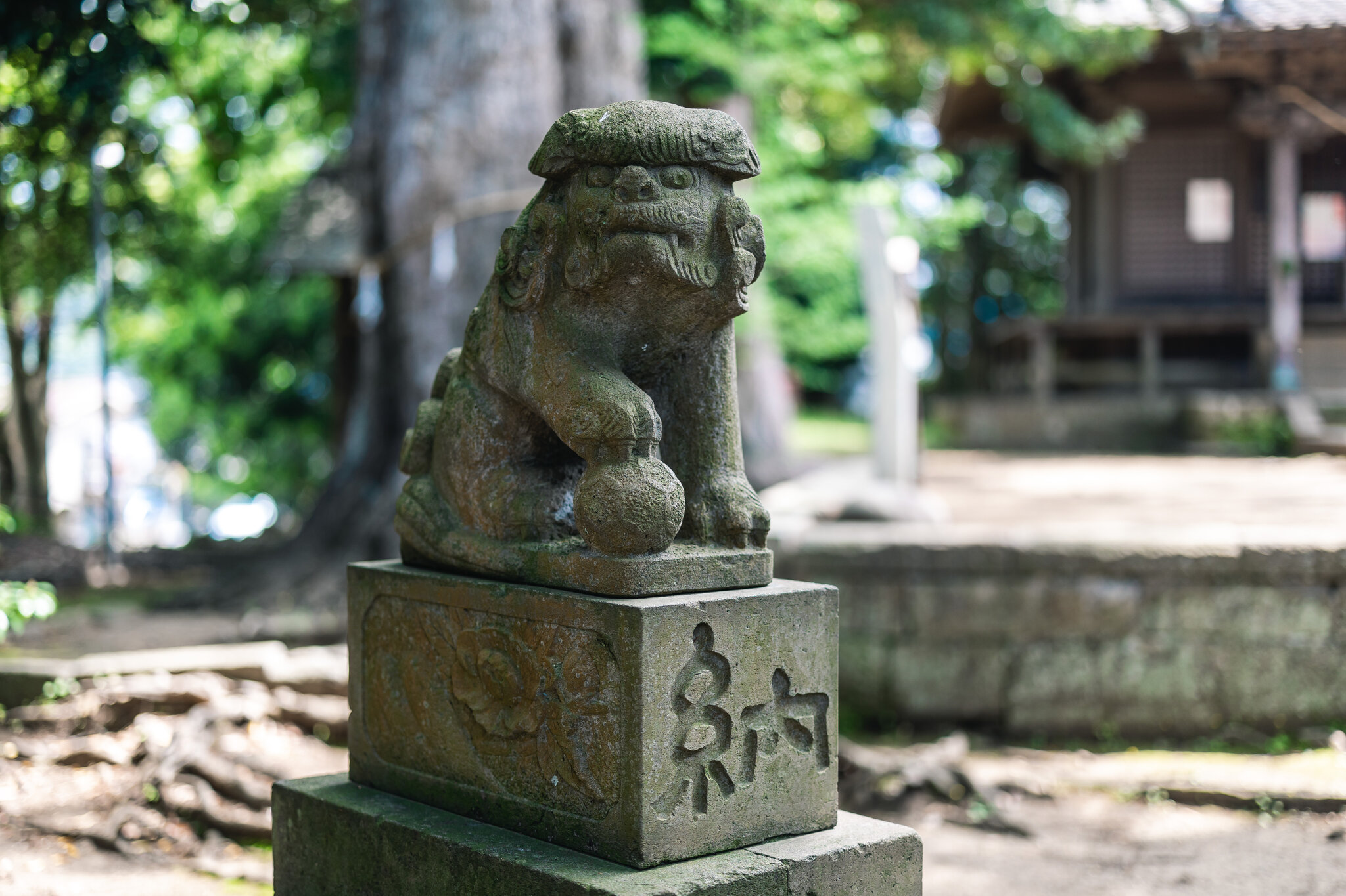 The other stone guardian resting a paw on its carved ball at Goryō Shrine.