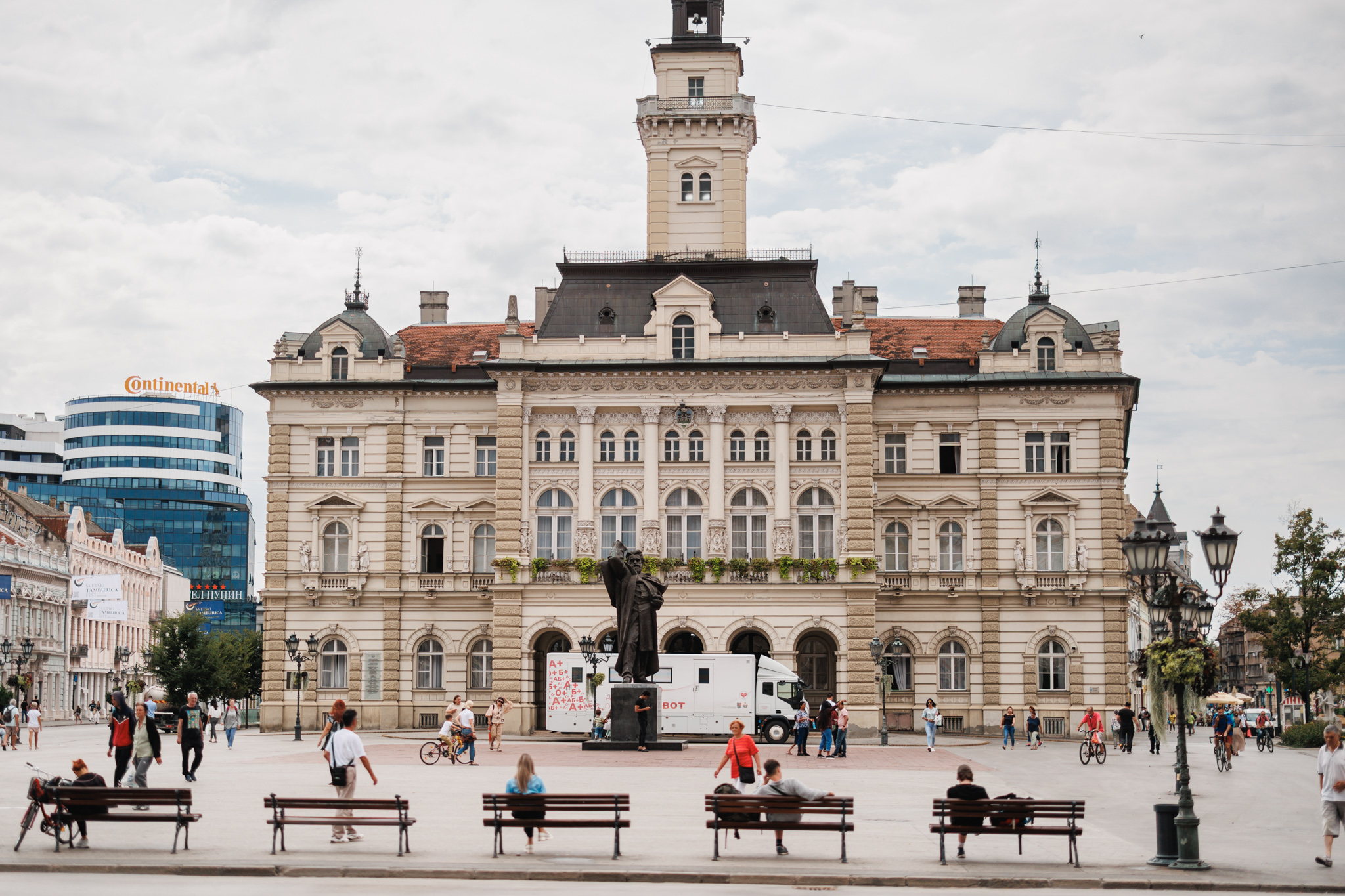 Svetozar Miletić’s bronze statue with one arm raised in Liberty Square, with Novi Sad City Hall behind it.