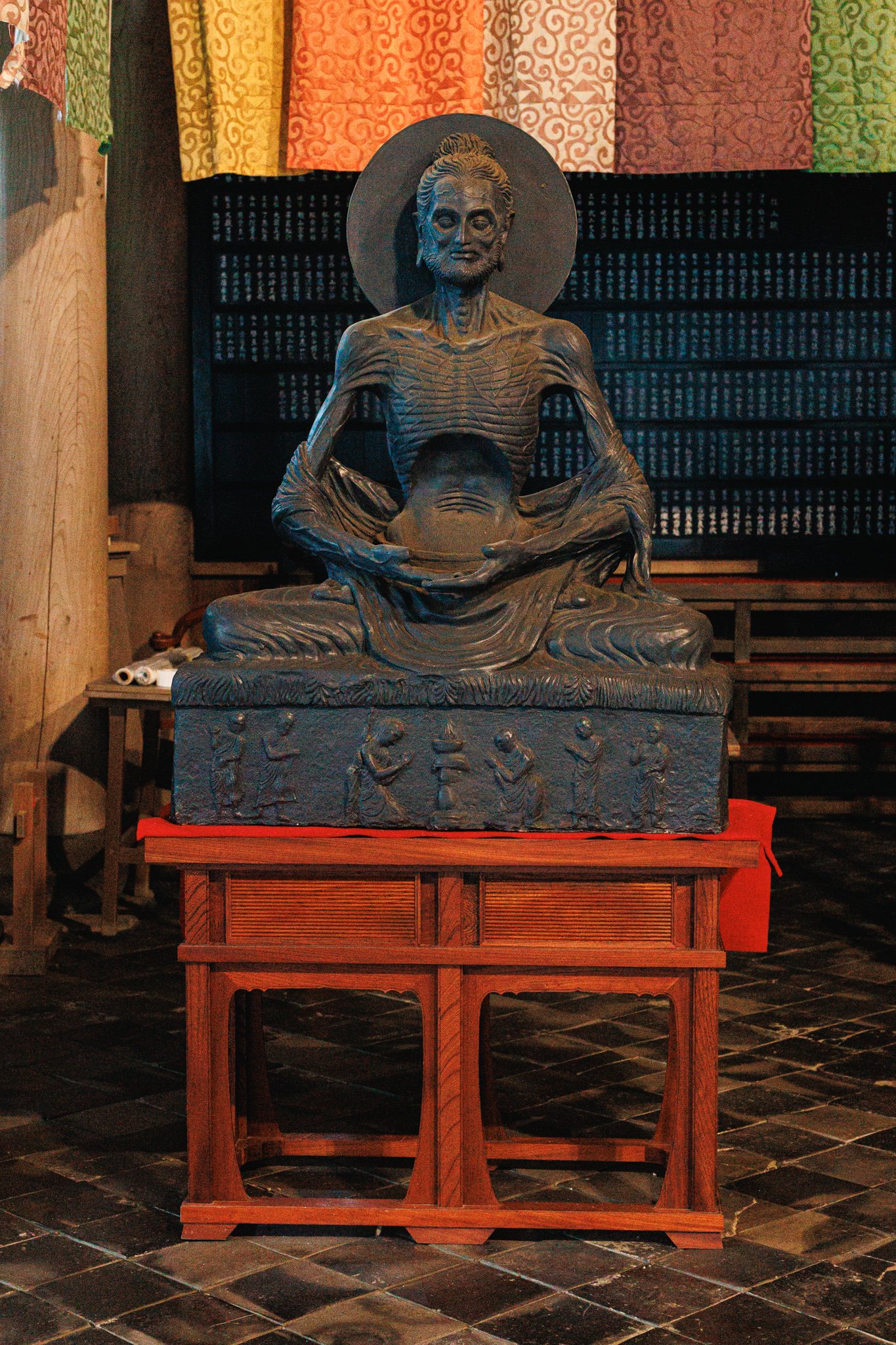 The Fasting Buddha statue at Kenchōji Temple, showing the physical toll of severe ascetic practice.